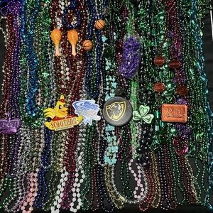 J422 Bulk Bundle of 60 Molded Bead Necklaces